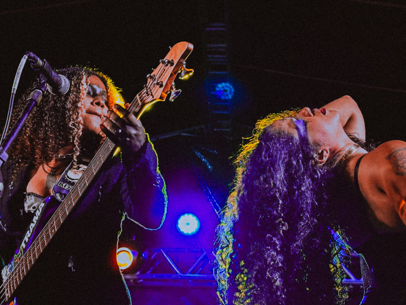 Bastidores do Iris Negra no Rock na Calçada: a força da bruxa e o grito político no festival